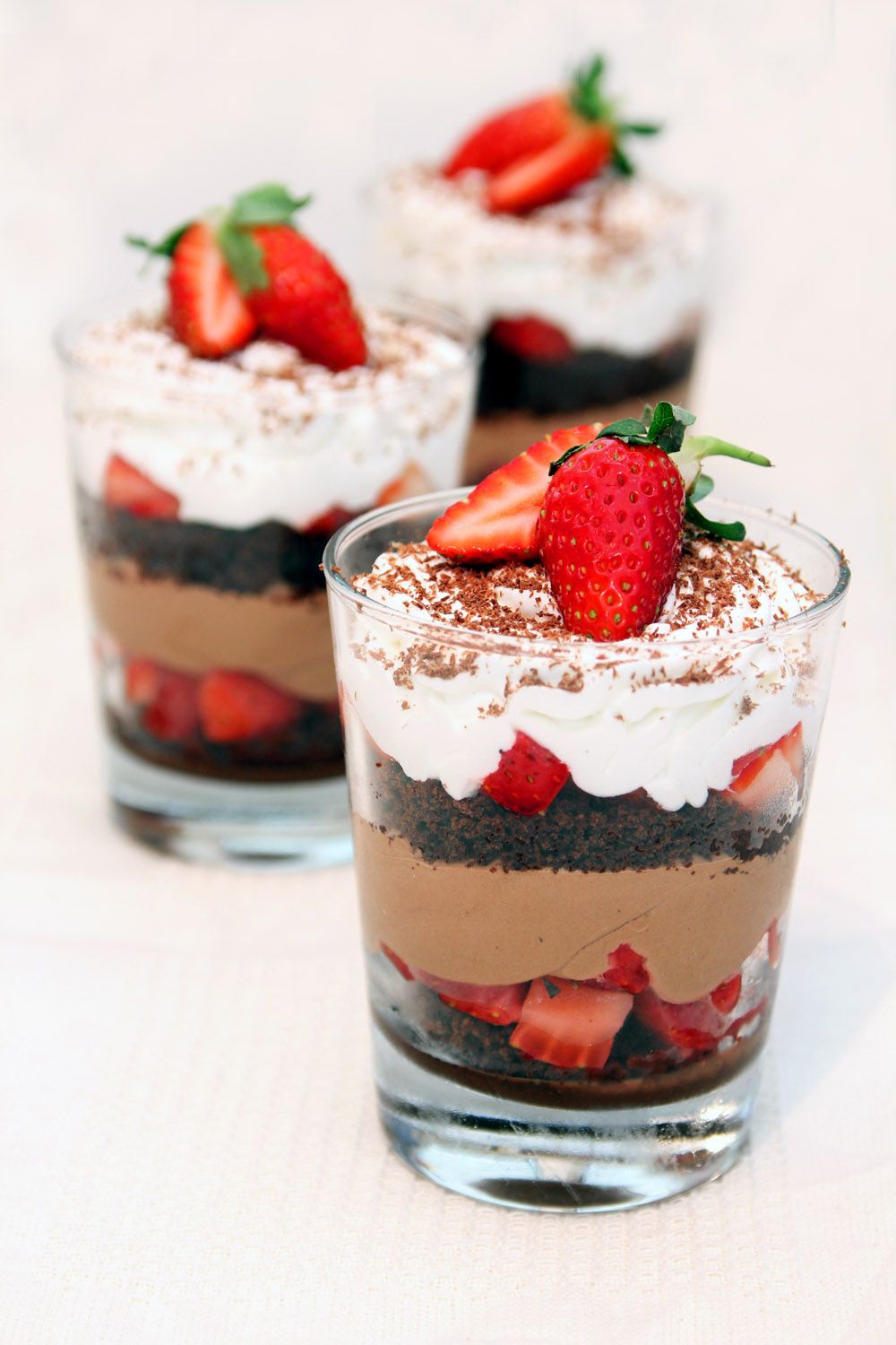 Chocolate Trifle with Strawberry and Cream | Lil' Cookie