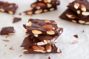 Salted Almonds Chocolate Bark | Photo: Natalie Levin