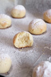 Butter Almond Cookies | Photo: Natalie Levin