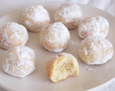 Butter Almond Cookies | Photo: Natalie Levin